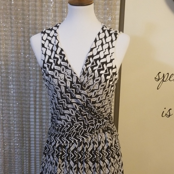 Donna Morgan Dresses & Skirts - Flowy maxi dress